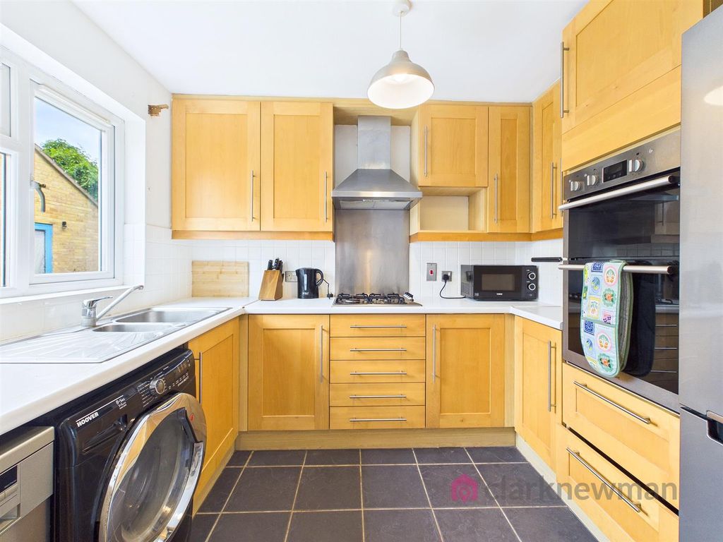Property photo 2 of 19 Kitchen