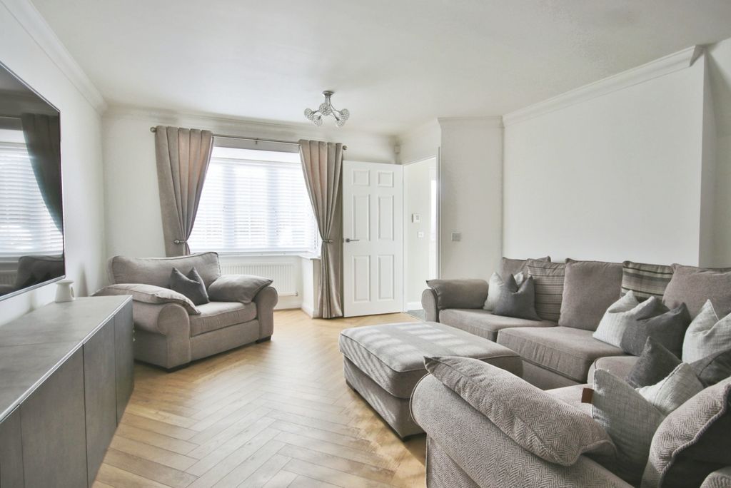 Property photo 3 of 17 3775947