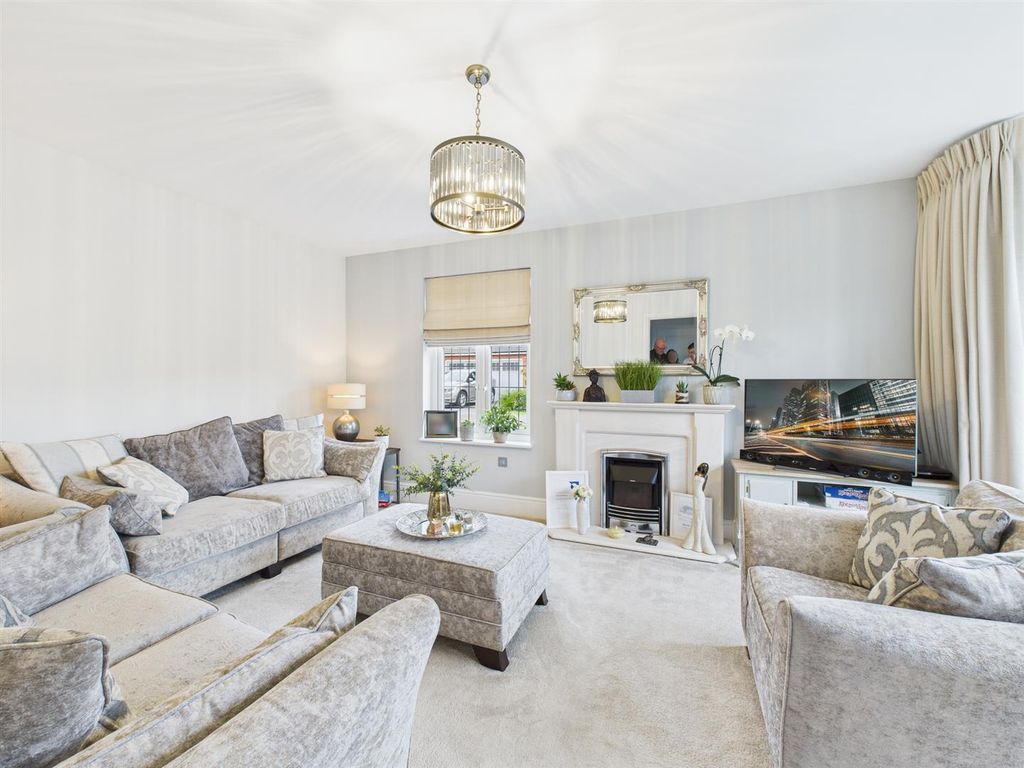 Property photo 3 of 18 Cam04907G0-Pr0350-Still001.Jpg