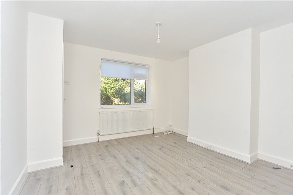 Property photo 2 of 16 Lounge