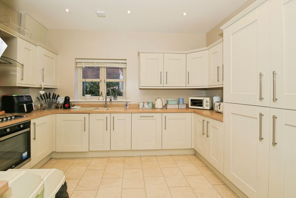 Property photo 3 of 19 Img_1252