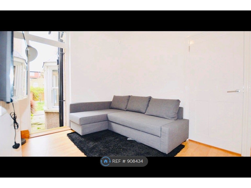 Property photo 3 of 10 Living Room