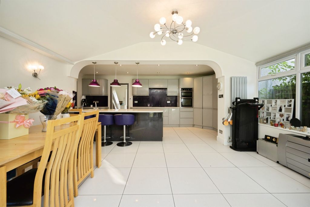 Property photo 2 of 32