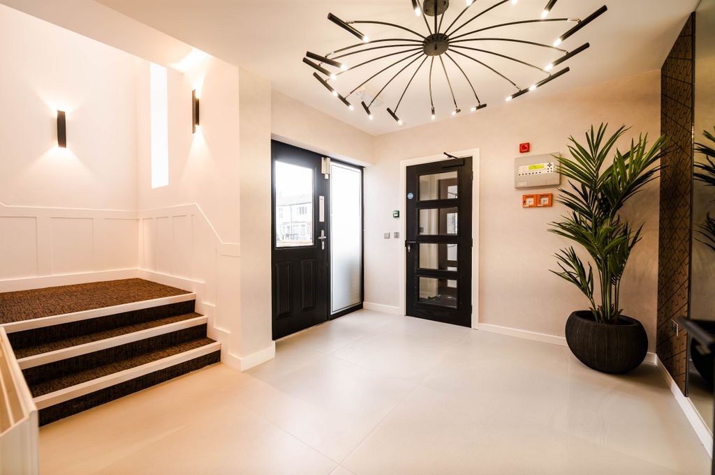 Property photo 1 of 28