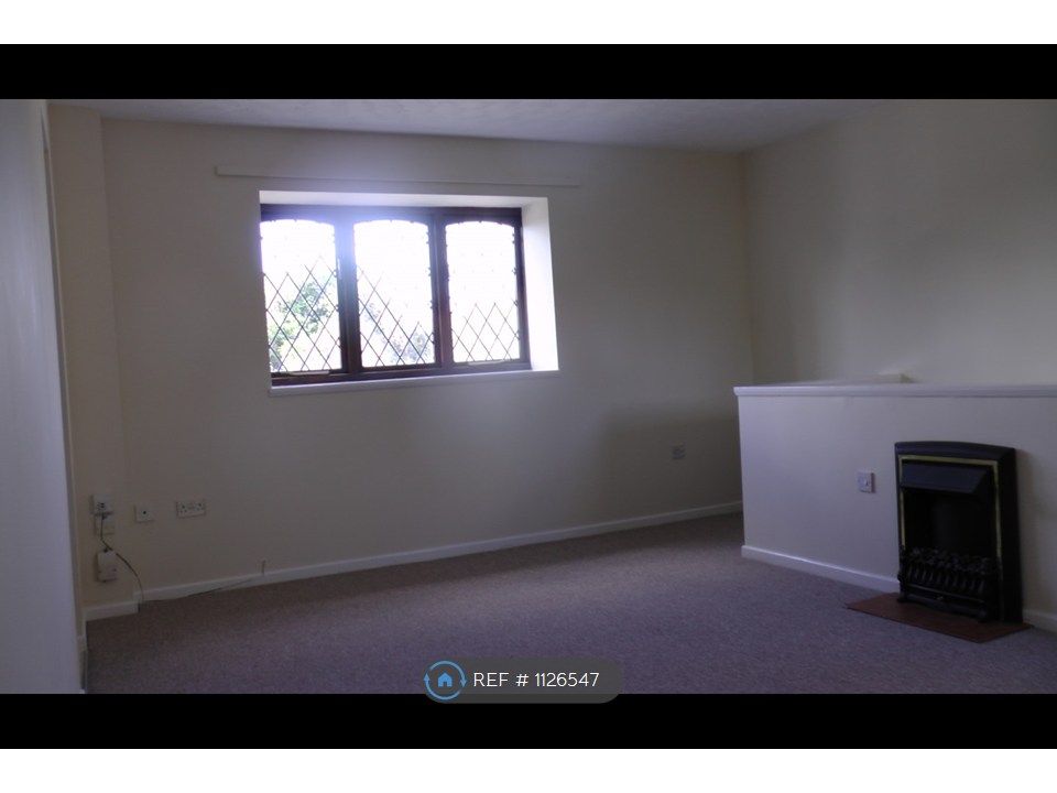Property photo 3 of 6 Lounge