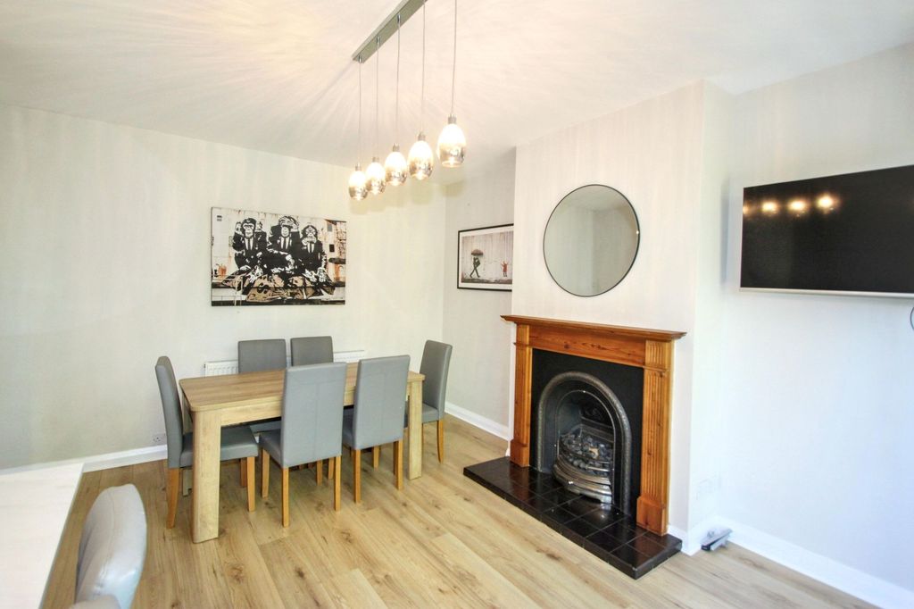 Property photo 3 of 33
