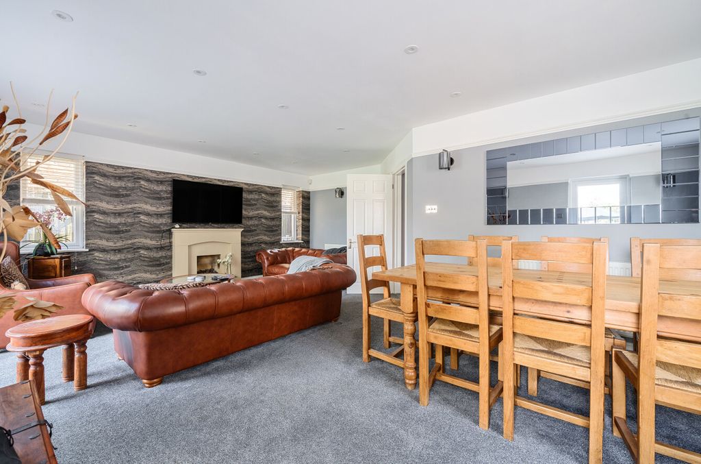 Property photo 3 of 18 1297225-16-682c9d...