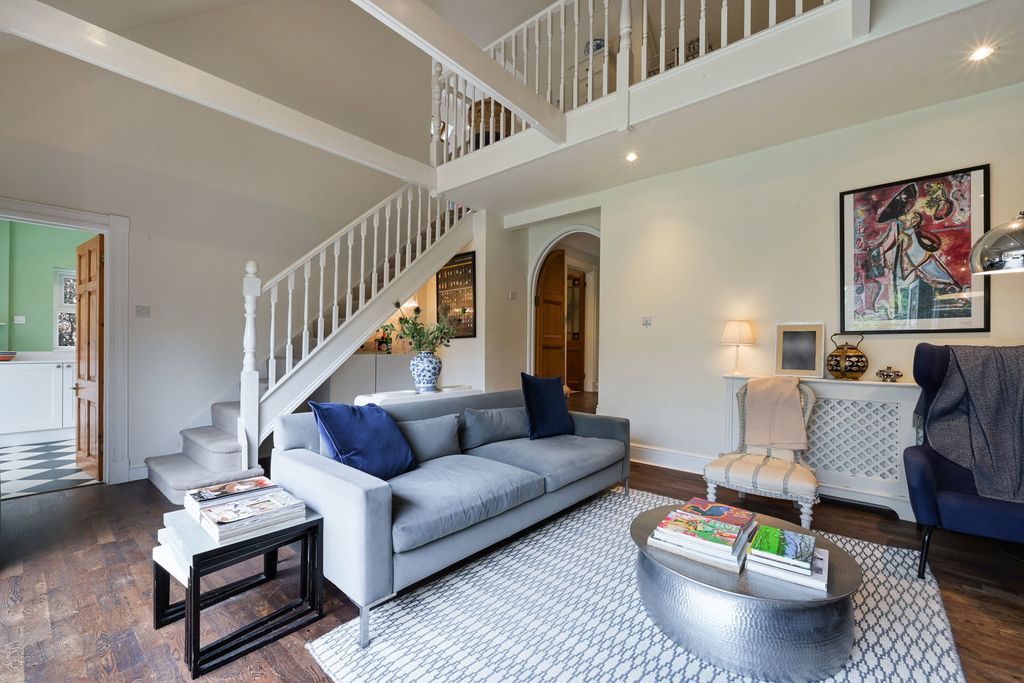 Property photo 2 of 34