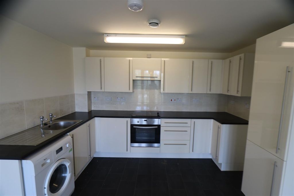 Property photo 3 of 6 Kitchen.Jpg