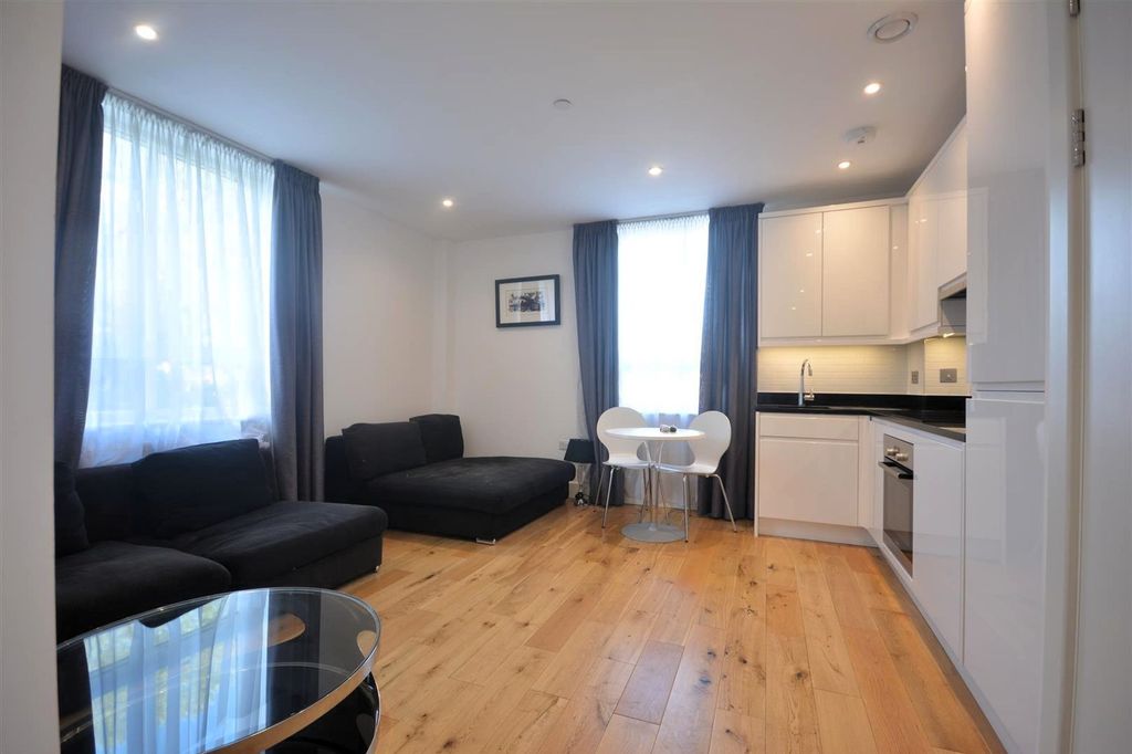 Property photo 2 of 9