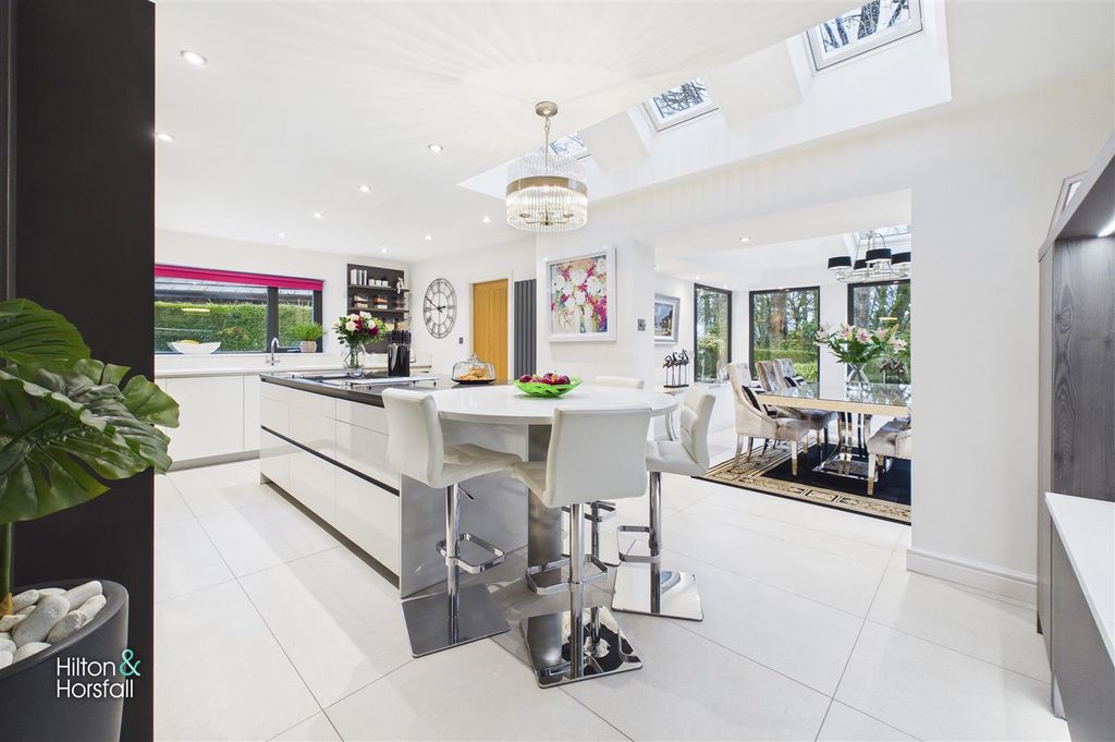 Property photo 1 of 35 Thanet Lee Close