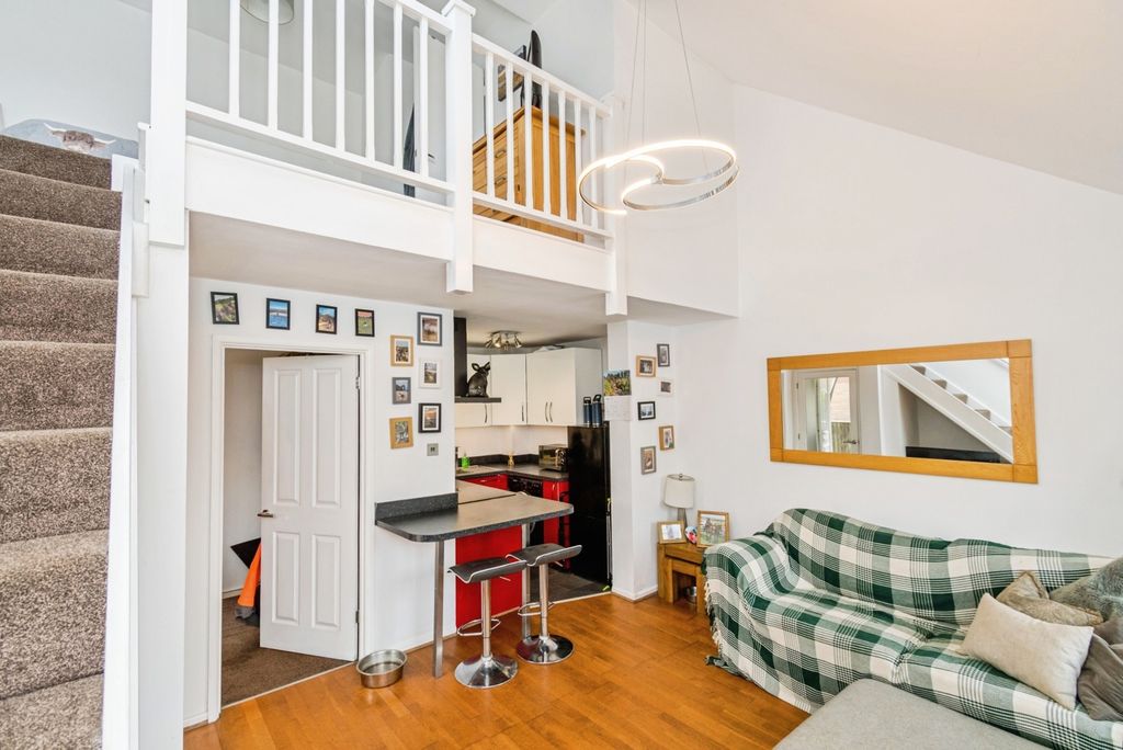 Property photo 2 of 19 Pbox-Img.Jpg