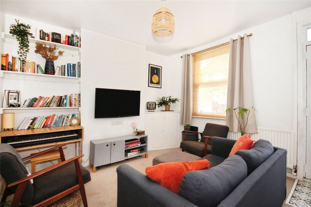 Property photo 2 of 15 Picture No. 21