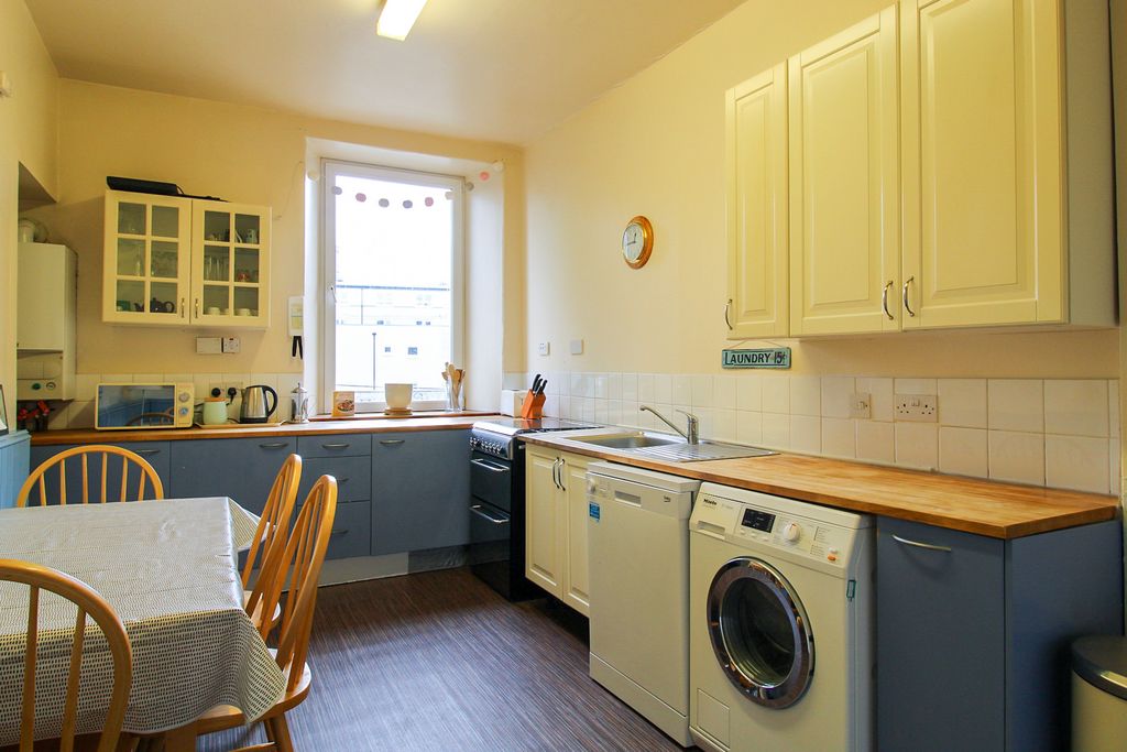 Property photo 2 of 18 Kitchen
