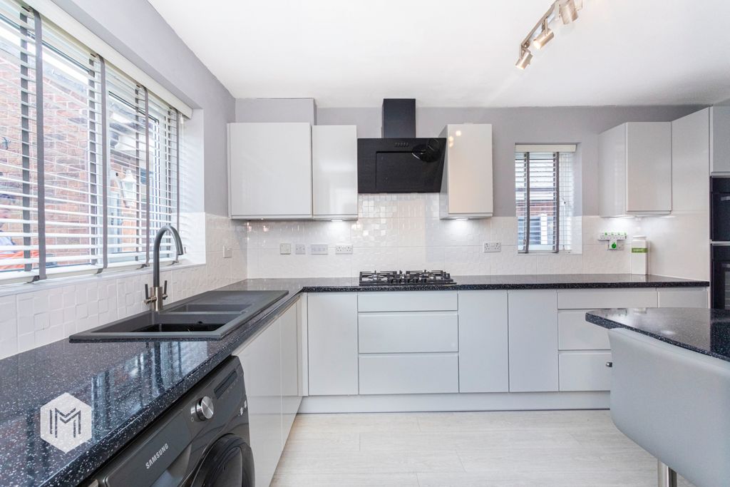 Property photo 2 of 24 Picture No. 09