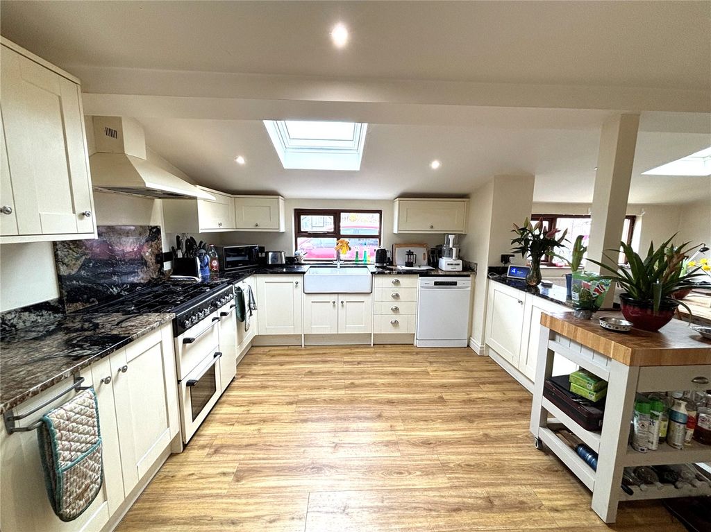 Property photo 2 of 27 Picture No. 02