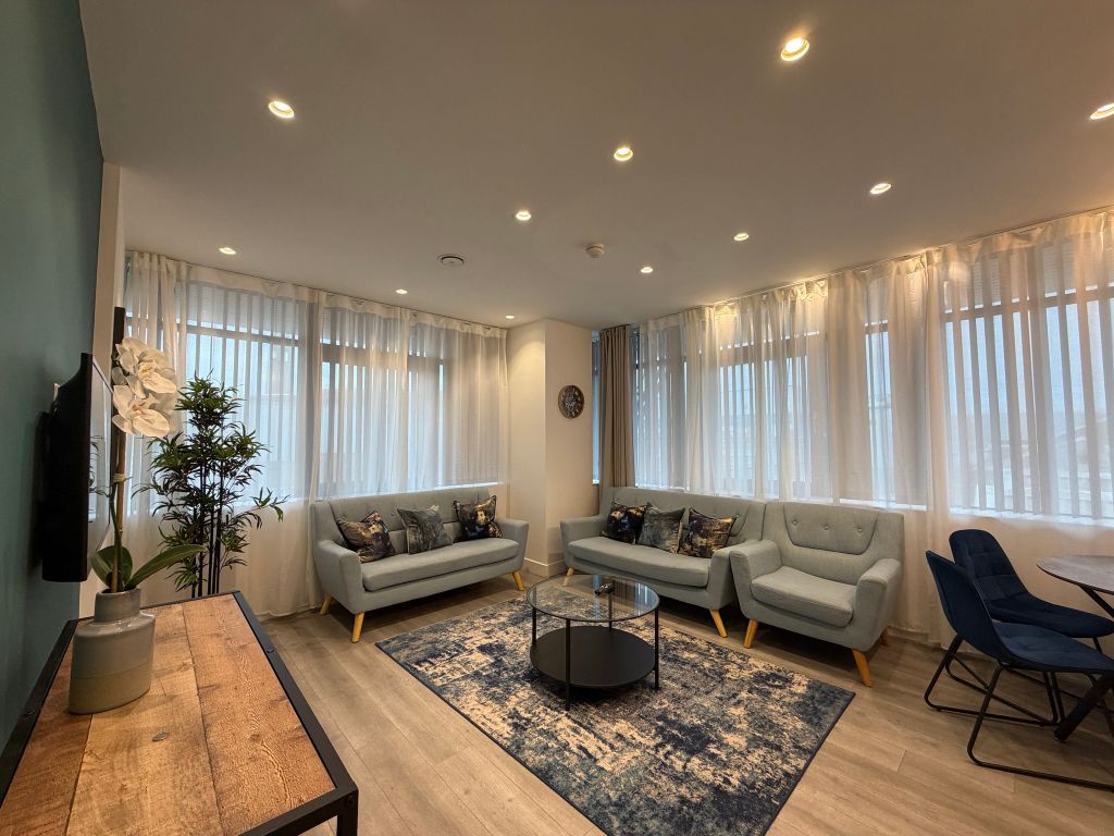 Property photo 1 of 21 Living Room