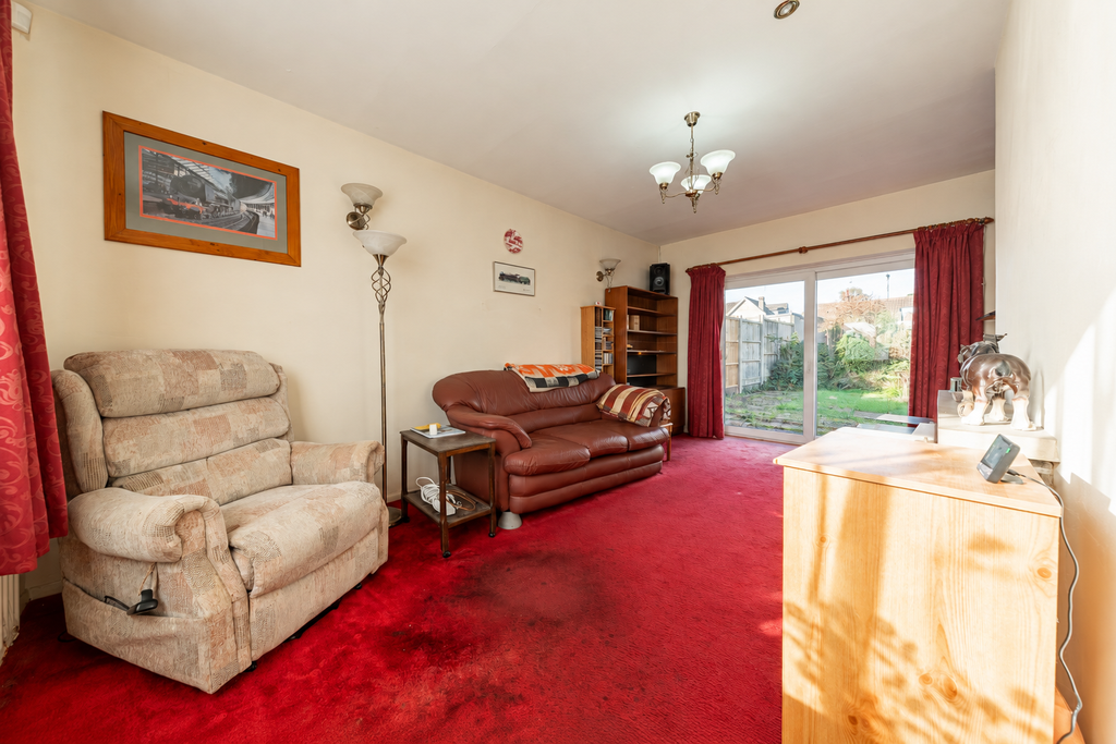 Property photo 2 of 16 .