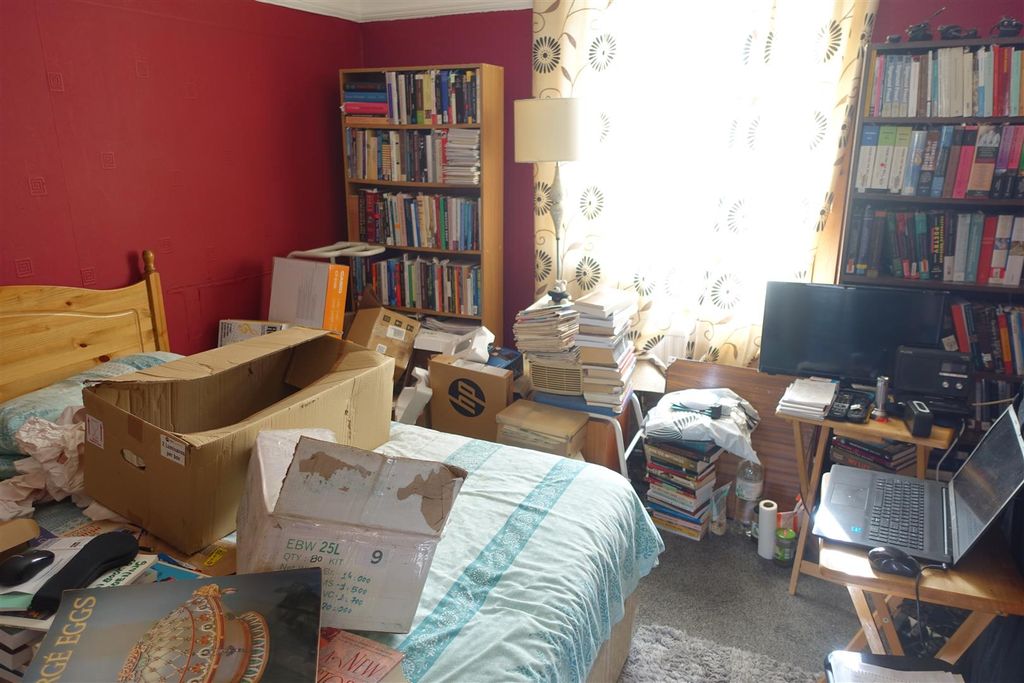 Property photo 3 of 9 Bed 1.Jpg