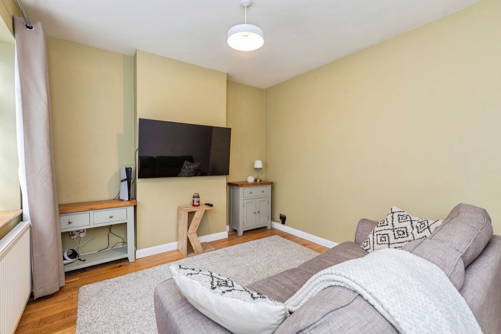 Property photo 3 of 19 Pbox-Img.Jpg