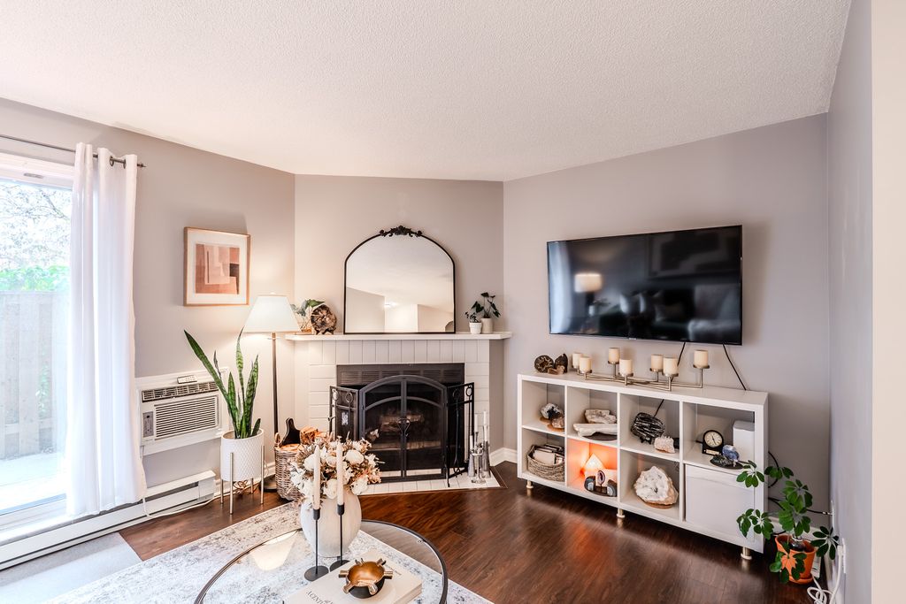 Property photo 2 of 25