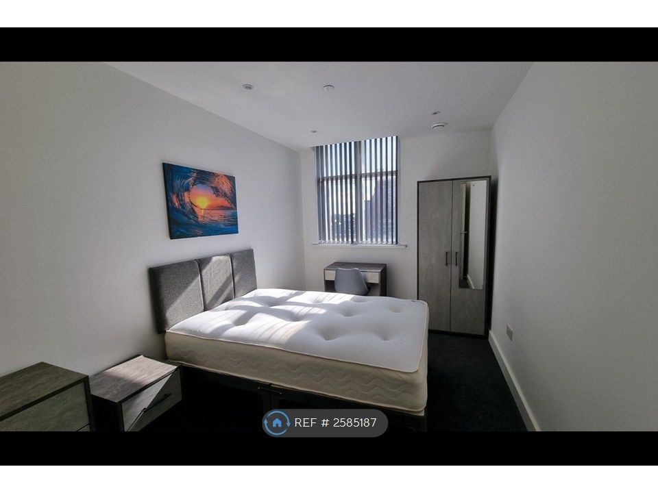 Property photo 3 of 11 Bedroom 1