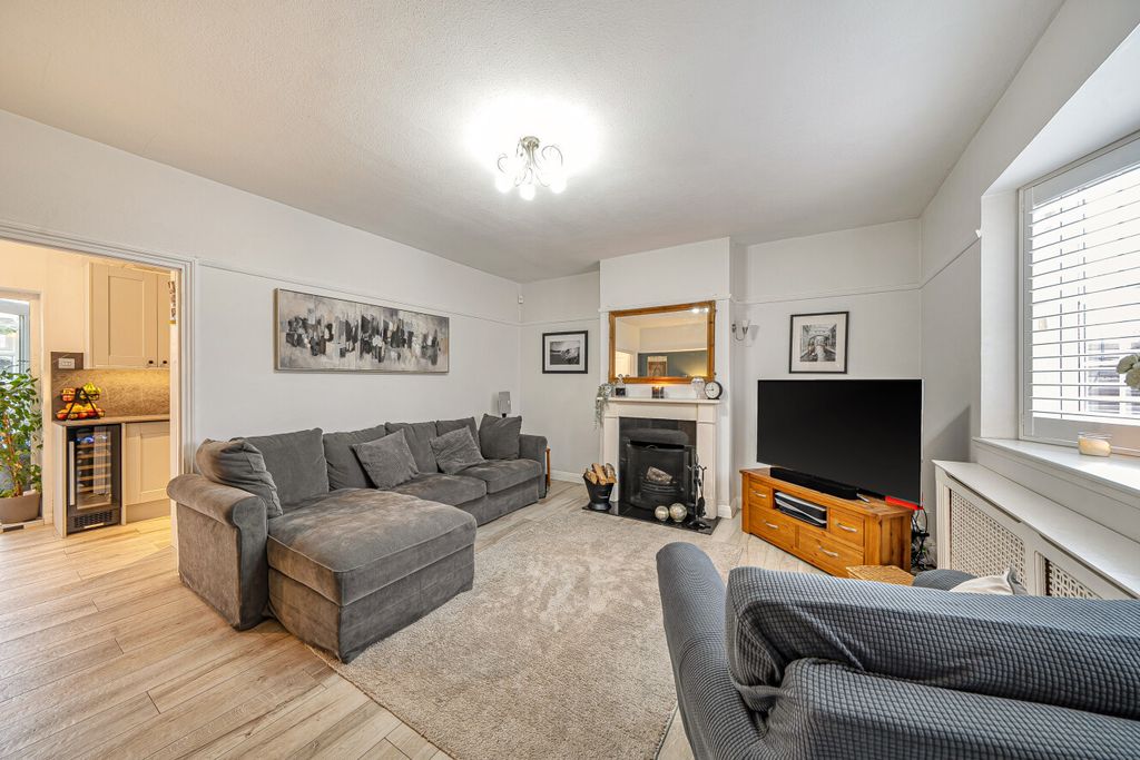 Property photo 2 of 22 1416581-11-6996Fb...