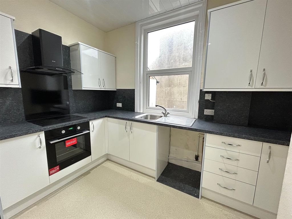 Property photo 3 of 8 3.Jpg