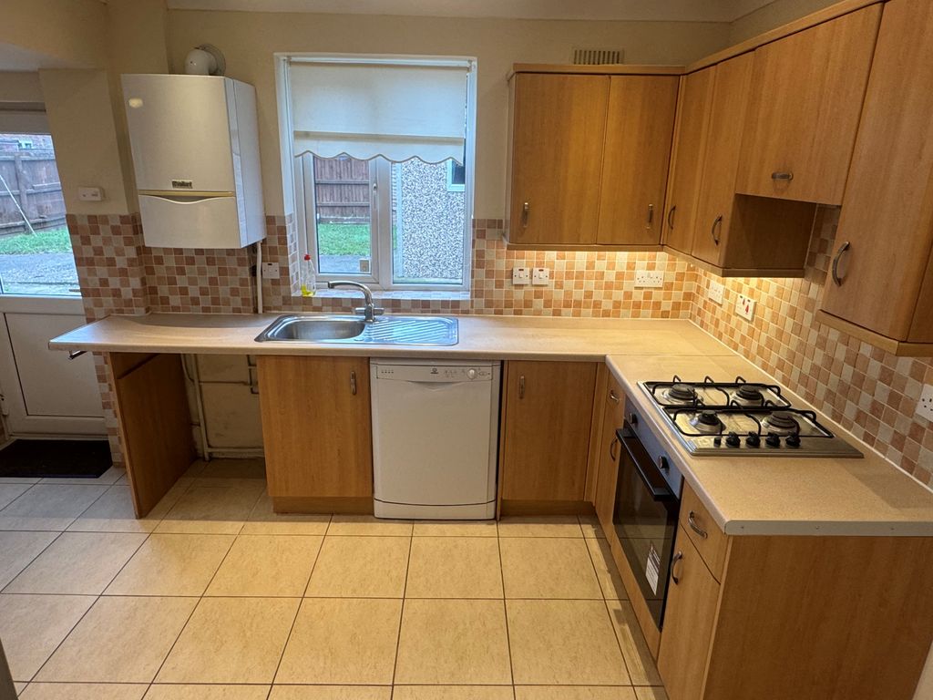 Property photo 2 of 11 Kitchen