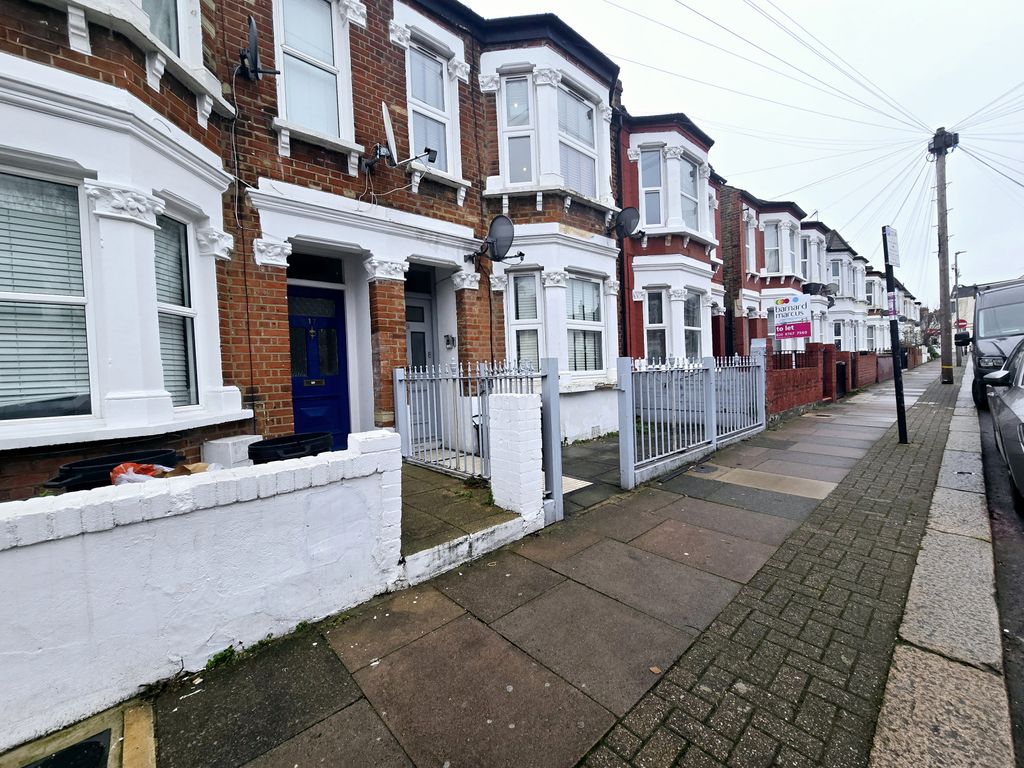 Property photo 3 of 6 Gallery