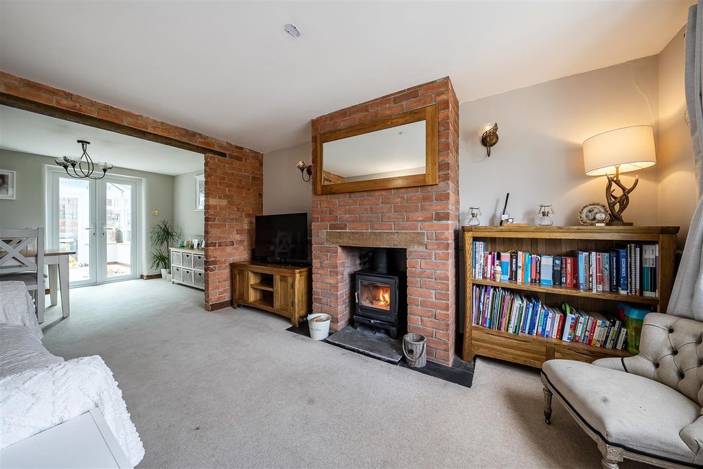 Property photo 2 of 15 Sitting Room