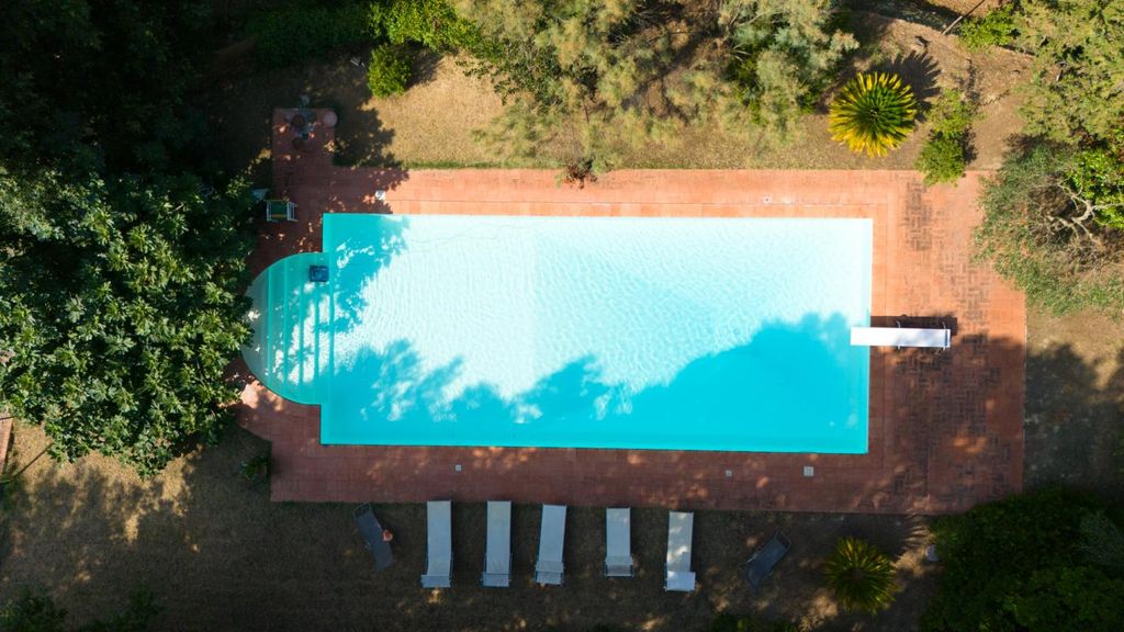 Property photo 3 of 36