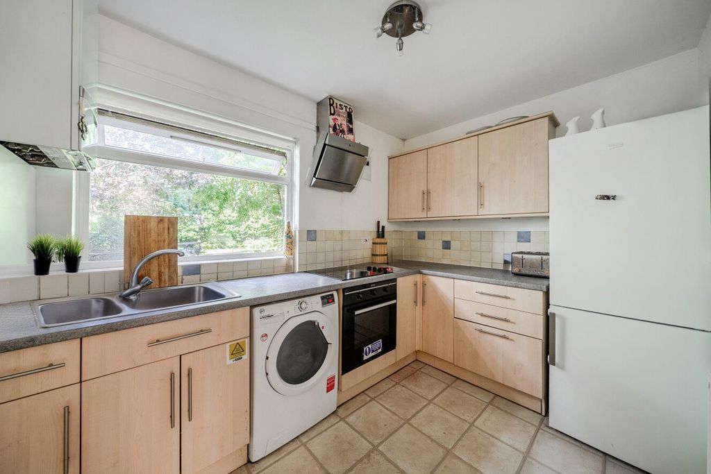 Property photo 3 of 12 Picture No. 23