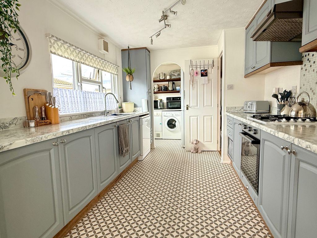 Property photo 3 of 21 Kitchen