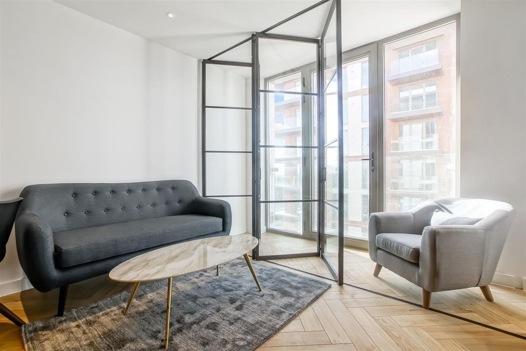 Property photo 3 of 11 Beckford Building