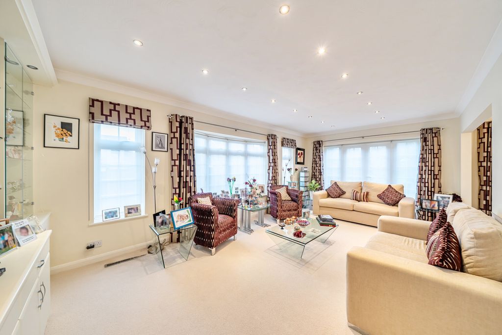 Property photo 2 of 23 1393730-15-694964...