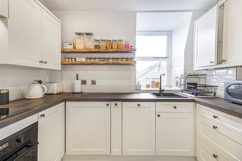 Property photo 3 of 17 Kitchen