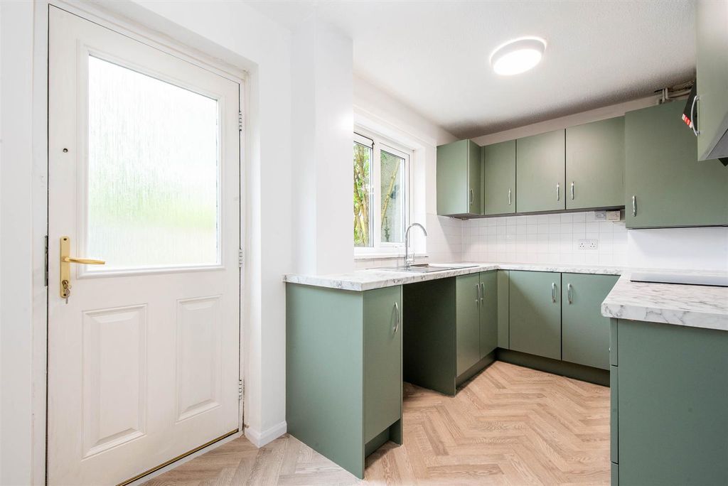 Property photo 3 of 16 Kitchen