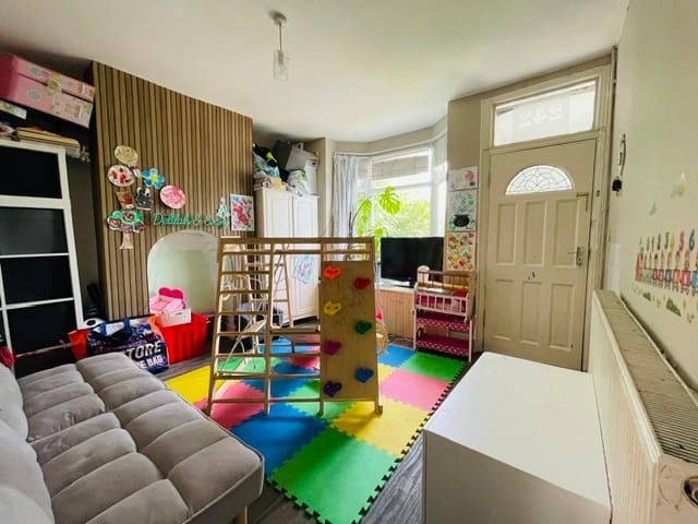 Property photo 2 of 8