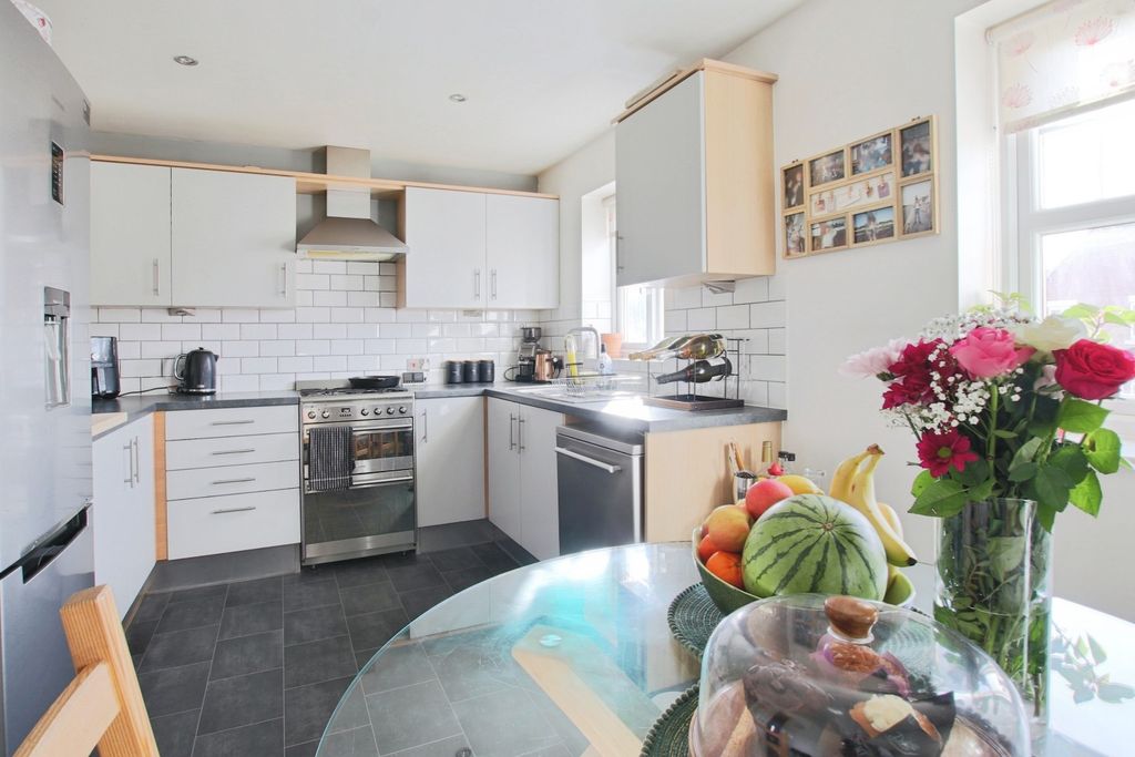 Property photo 3 of 17 4506147