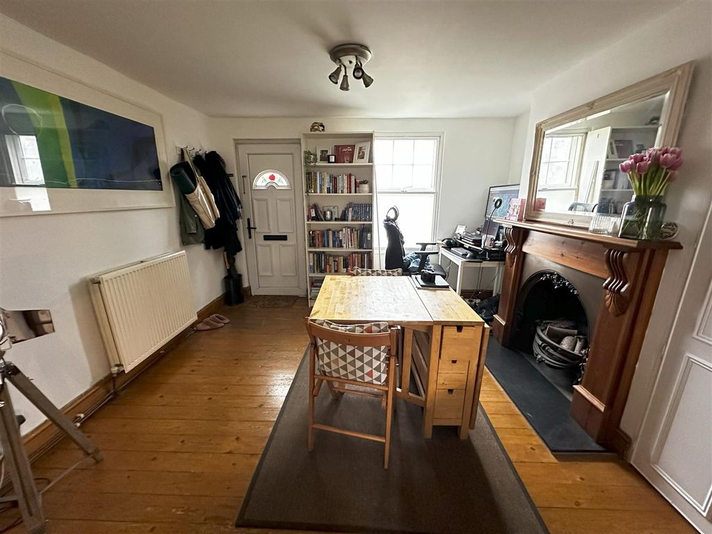 Property photo 3 of 8