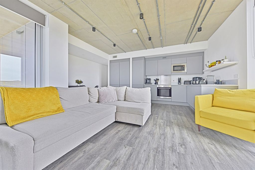 Property photo 1 of 19 (Main)