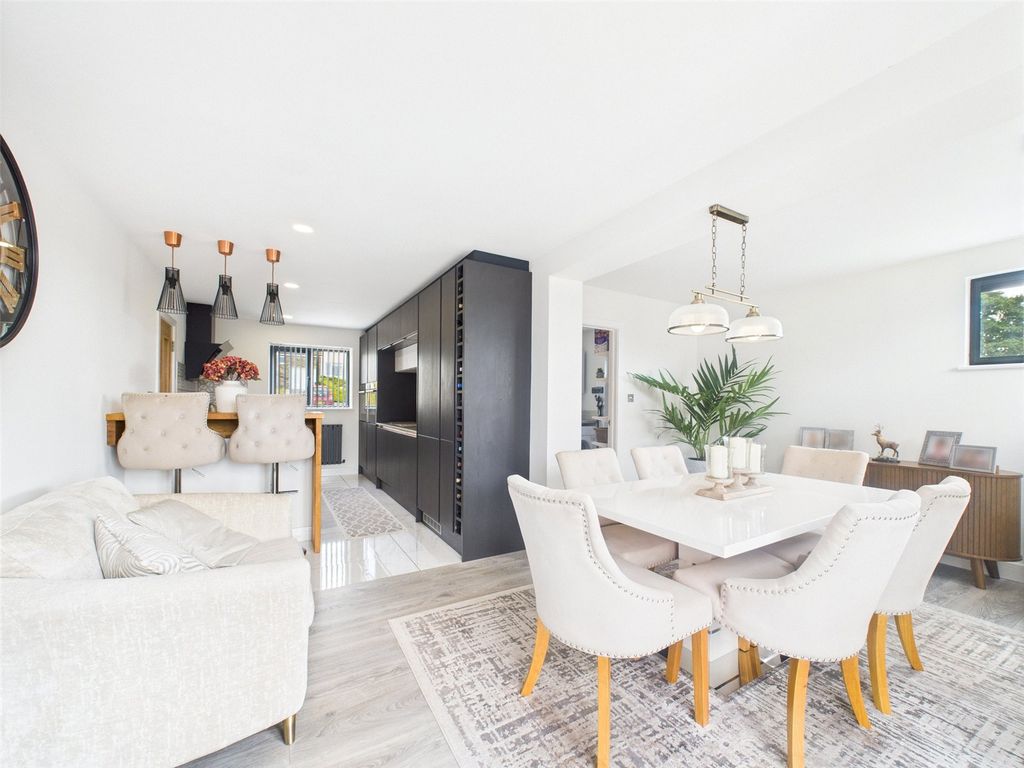 Property photo 2 of 18 Picture No. 04