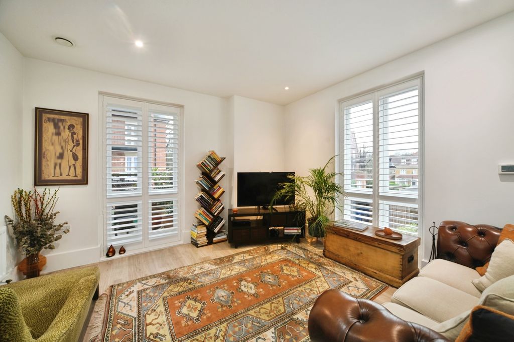 Property photo 2 of 16 Pbox-Img.Jpg