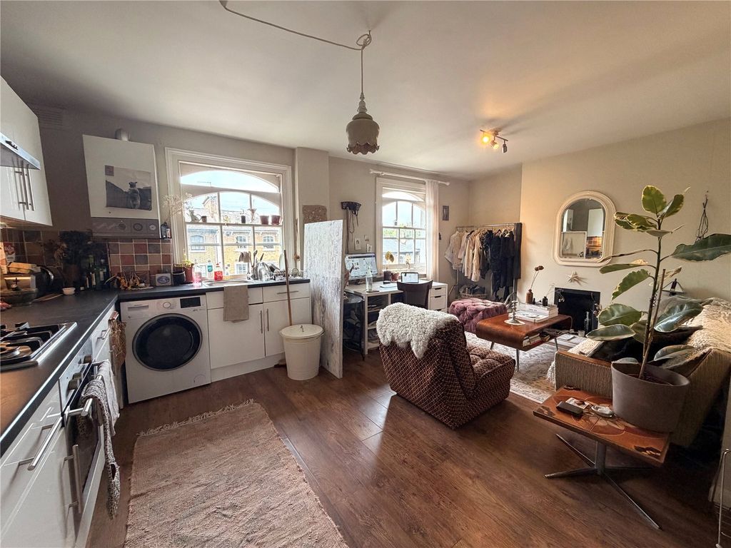 Property photo 3 of 8 Picture No. 02