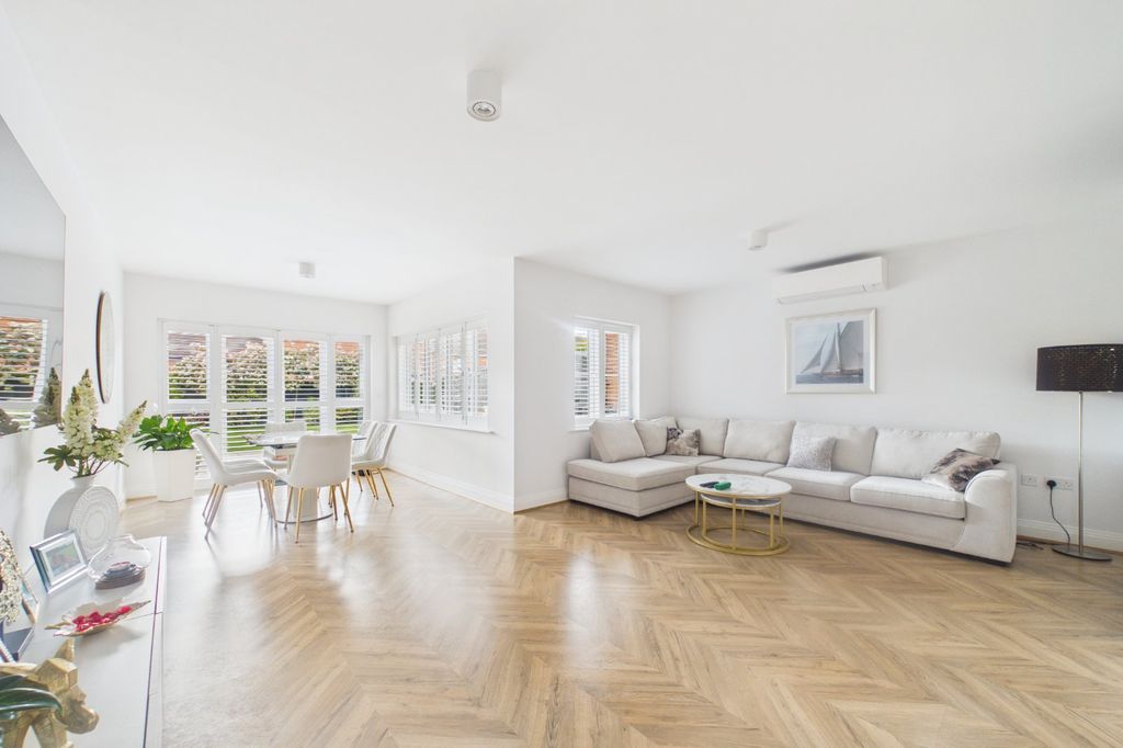 Property photo 2 of 14 Picture No. 15