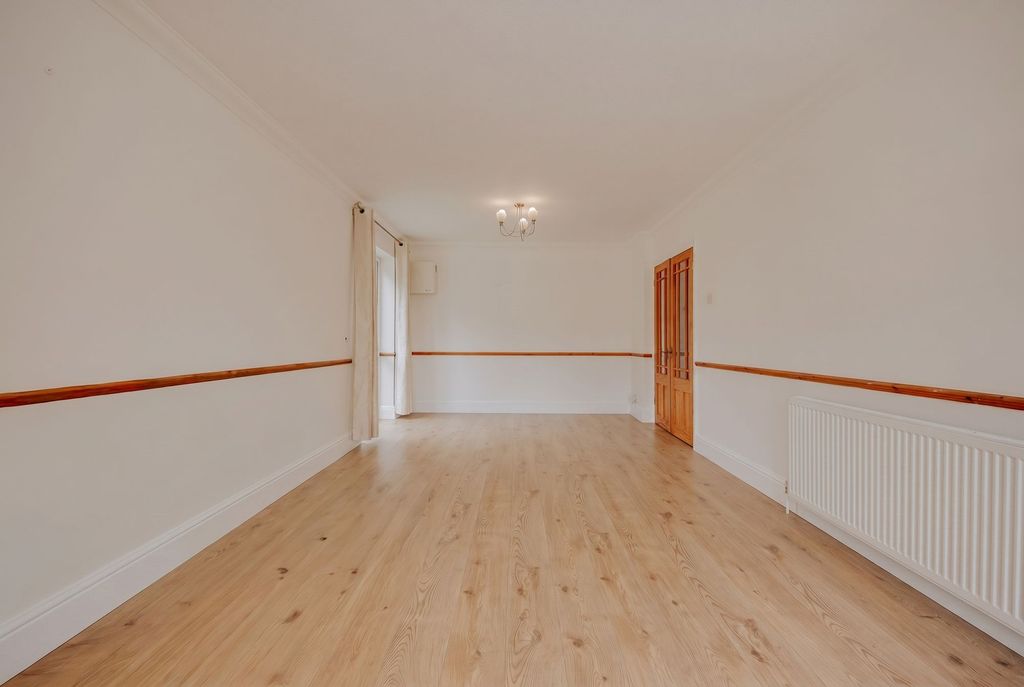 Property photo 1 of 7 Living Room
