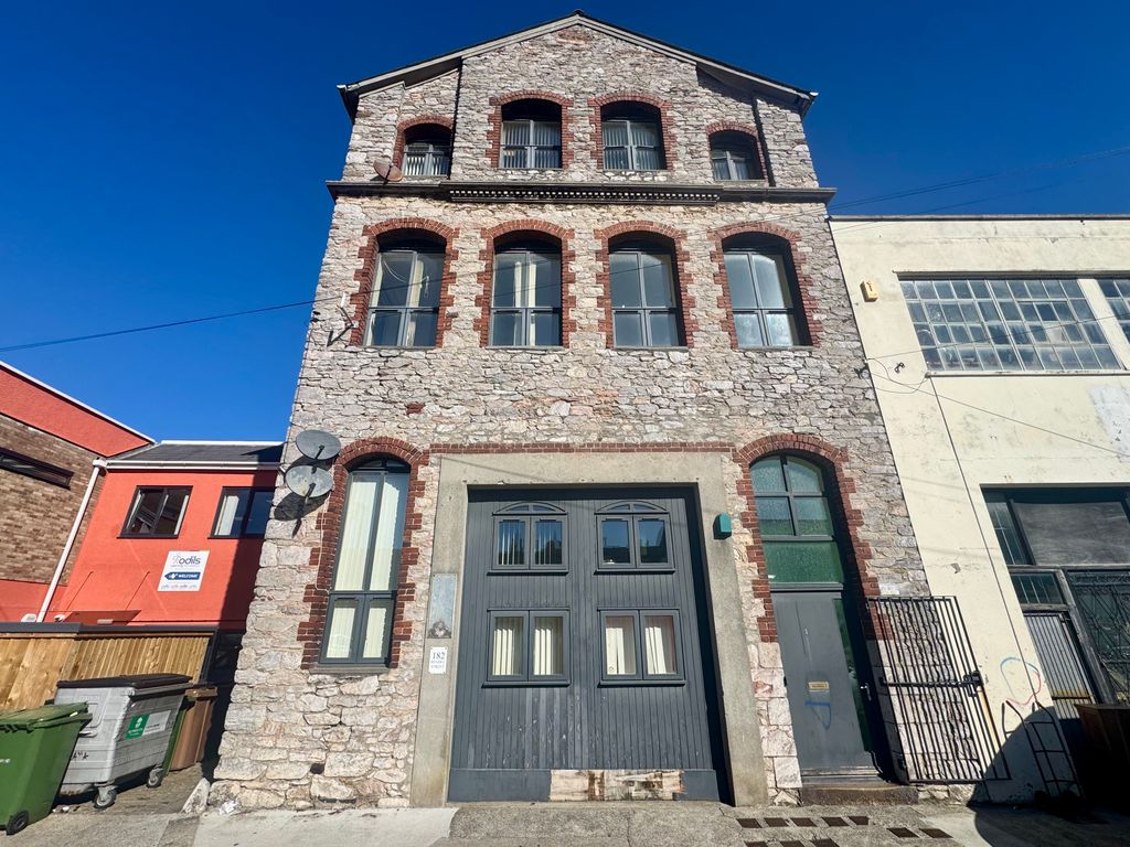 Property photo 1 of 7