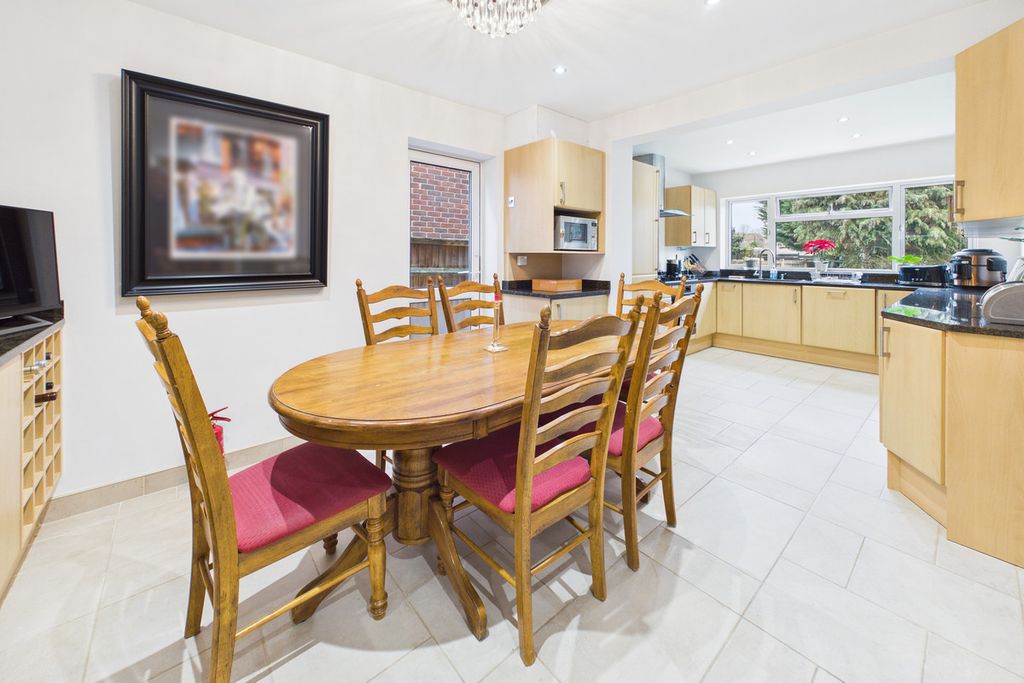 Property photo 3 of 28