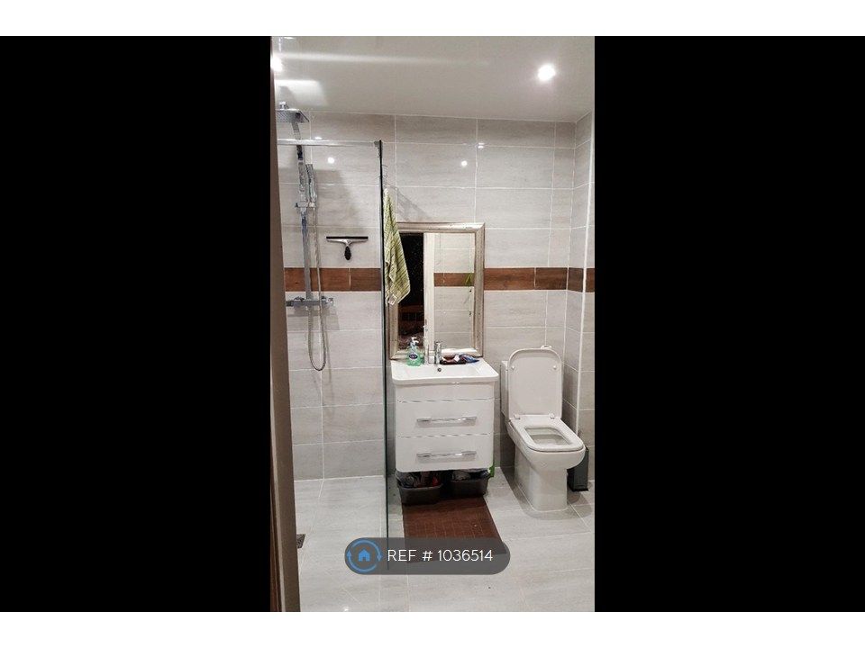 Property photo 3 of 10 Ensuite